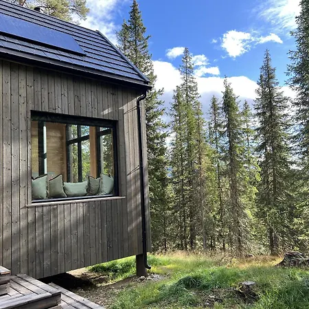Modern And Idyllic Mountain Retreat In Semesterbostad